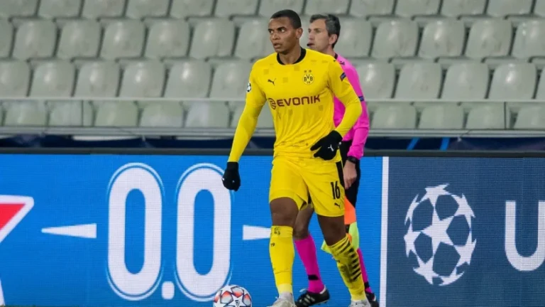 Manuel Akanji, ex-jogador do Borussia Dortmund, &eacute; o novo refor&ccedil;o do Manchester City