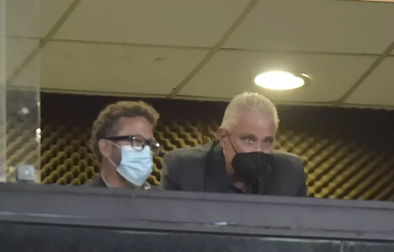 Tite marcar&aacute; presen&ccedil;a em jogo de Corinthians x Flamengo