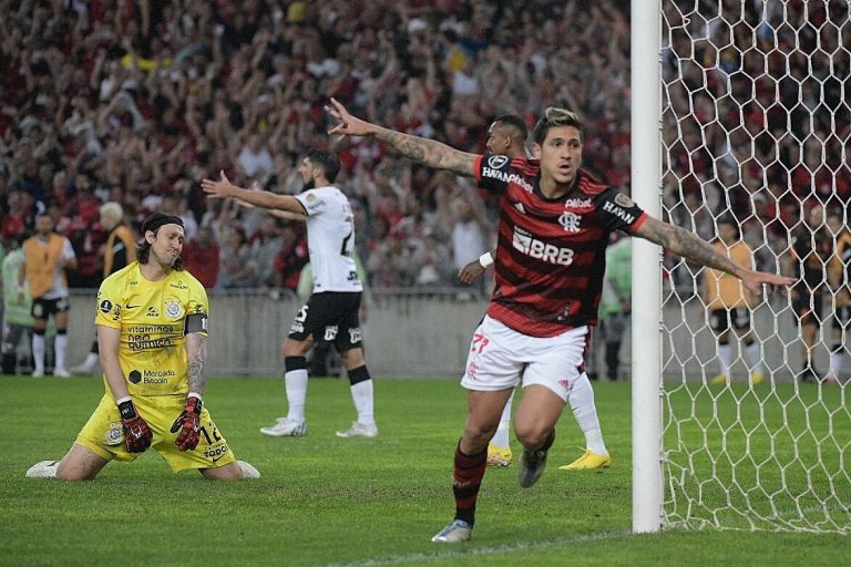 Flamengo elimina o Corinthians &ndash; veja os melhores momentos