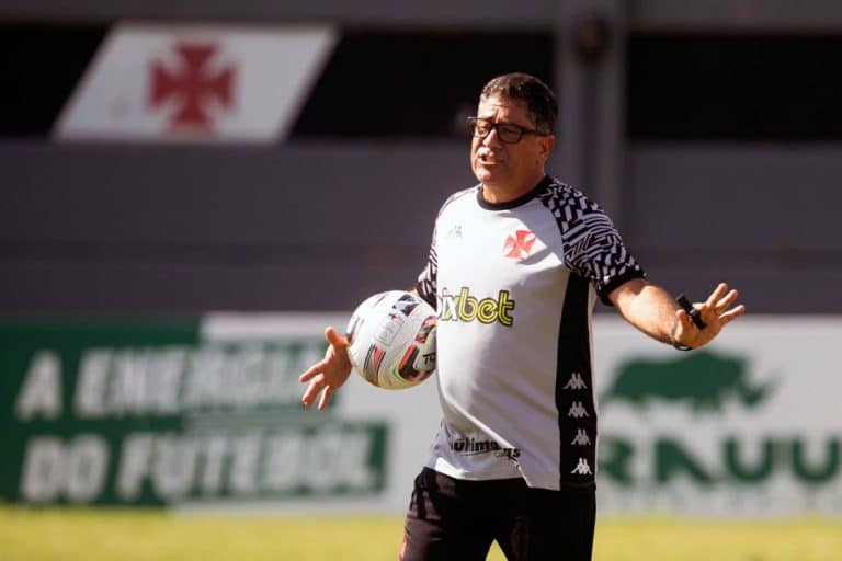 Emilio Faro avalia atua&ccedil;&atilde;o do Vasco e reclama de jogo picotado pela arbitragem