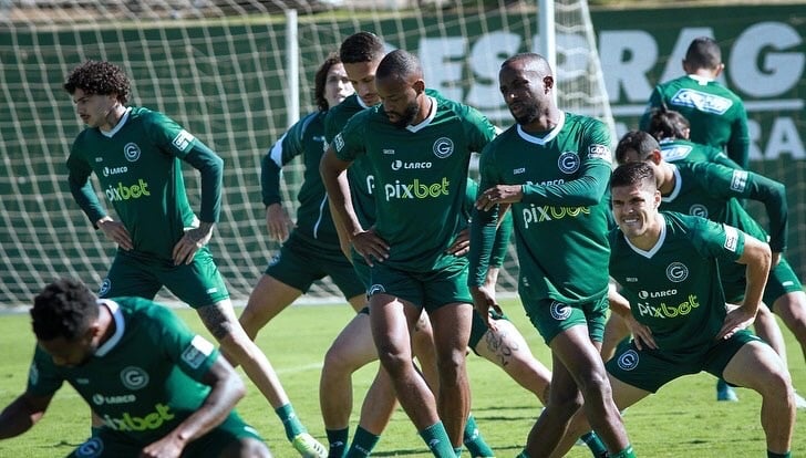 Goi&aacute;s anuncia ex-Londrina em meio &agrave; crise interna