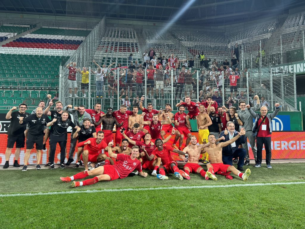 Rapid Wien &eacute; eliminado pelo Vaduz &ndash; veja os melhores momentos