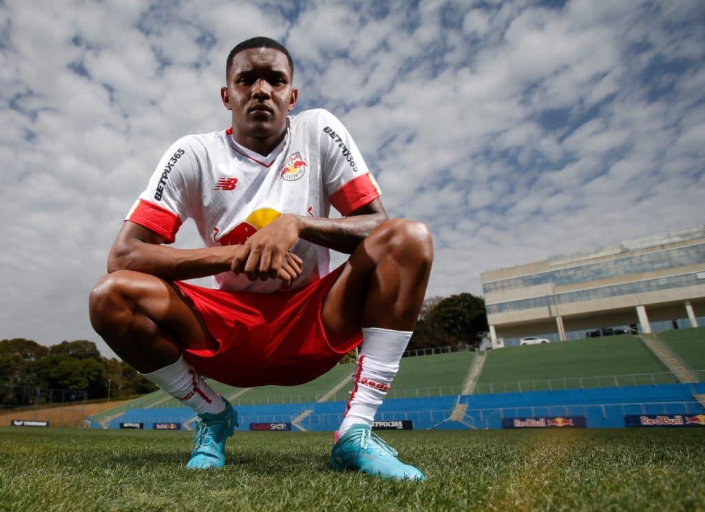 RB Bragantino anuncia a contrata&ccedil;&atilde;o de DG, ex-zagueiro da Ponte Preta