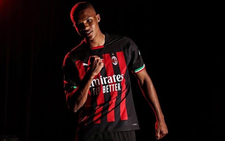 Milan contrata zagueiro promessa do futebol alem&atilde;o