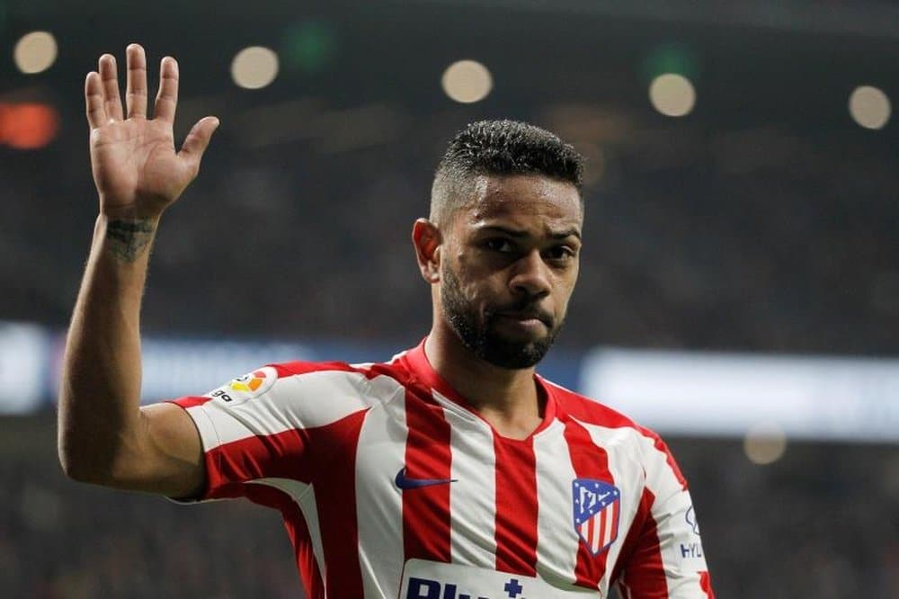 Manchester City tem interesse em lateral-esquerdo brasileiro do Atl&eacute;tico de Madrid