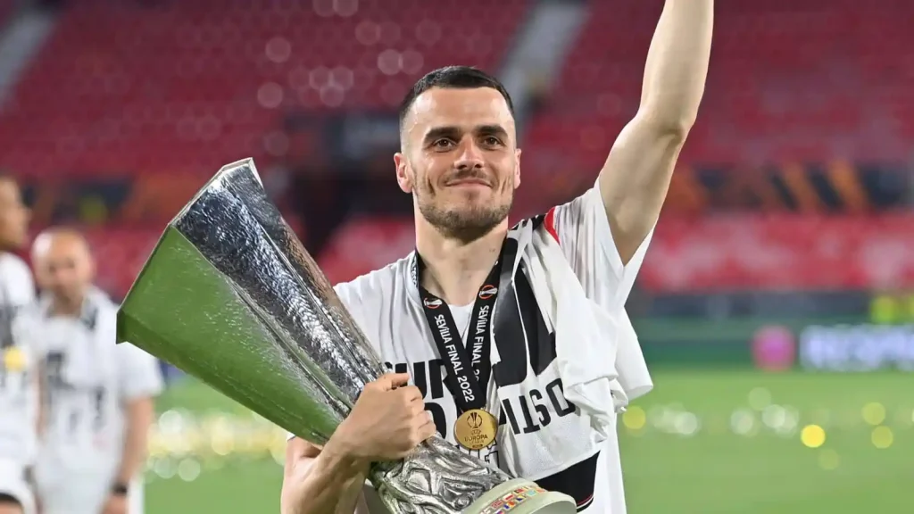 Juventus pr&oacute;ximo de contratar meia campe&atilde;o da Liga Europa, Filip Kostic
