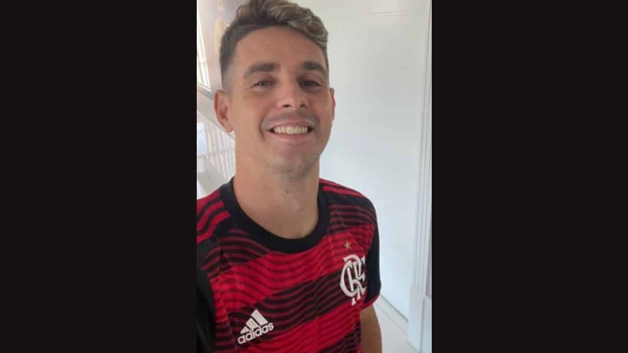 Oscar aparece em foto com a camisa do Flamengo - Foto destaque: Reprodu&ccedil;&atilde;o / Redes Sociais