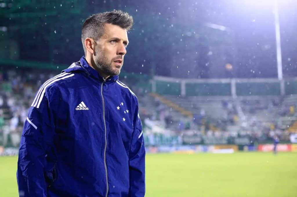 Pezzolano diz que atual time do Cruzeiro lutaria para n&atilde;o cair na S&eacute;rie A