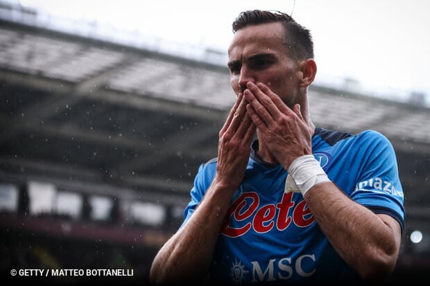 Paris Saint-Germain est&aacute; pr&oacute;ximo de acerto com meia espanhol, Fabi&aacute;n Ruiz