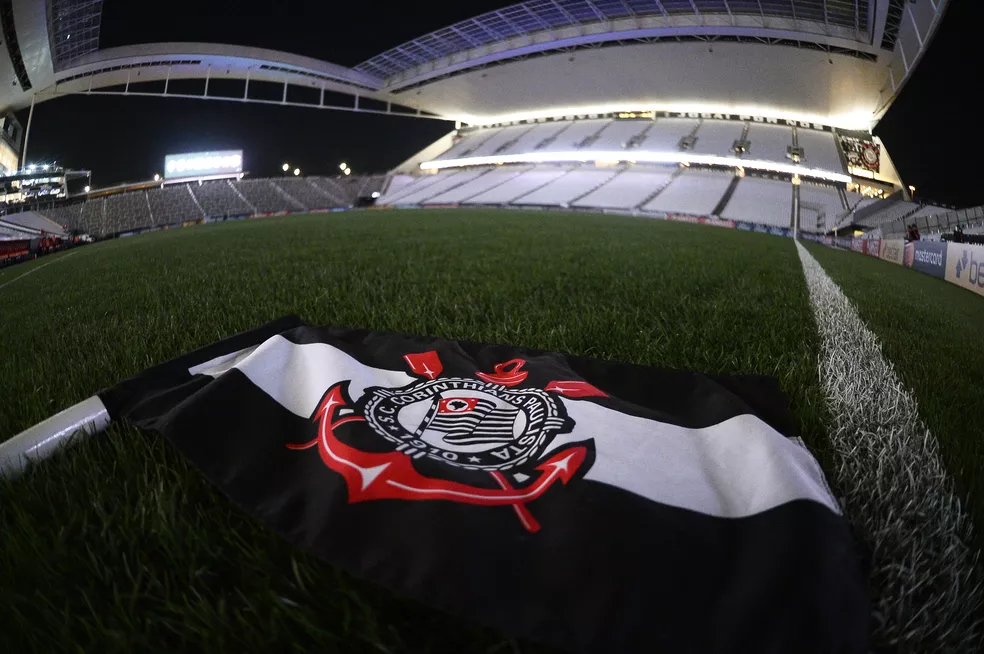 Bandeira de escanteio do Corinthians - Foto destaque: Divulga&ccedil;&atilde;o / Ettore Chiereguini / AGIF