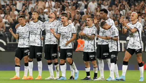 Corinthians colocar&aacute; investimento a prova na Libertadores, mas precisa de virada hist&oacute;rica
