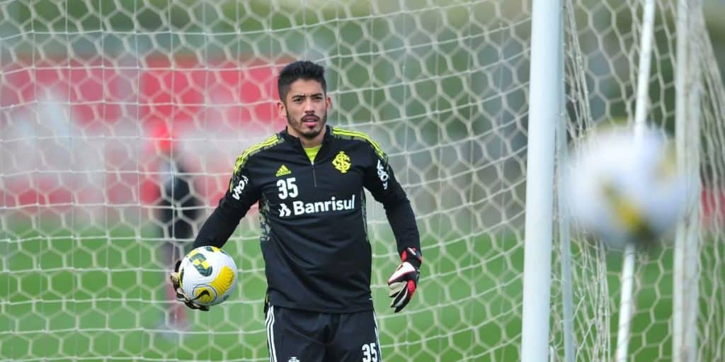 Daniel sofre trauma no olho direito e vira desfalque contra o Atl&eacute;tico-GO