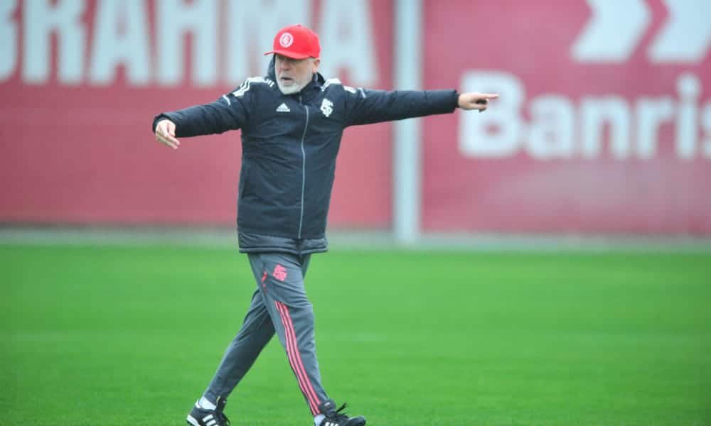 Mano Menezes confirma desejo de meio-campista de deixar o Internacional