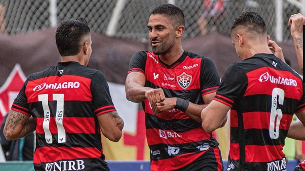 S&eacute;rie C: Vit&oacute;ria bate Figueirense e segue no rumo do acesso