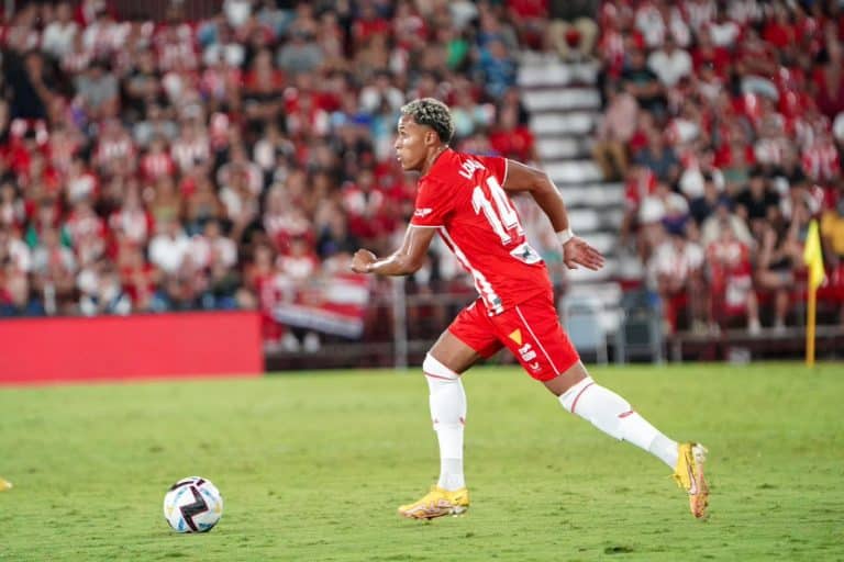 Atacante Laz&aacute;ro, ex-Flamengo, estreia pelo Almer&iacute;a com derrota