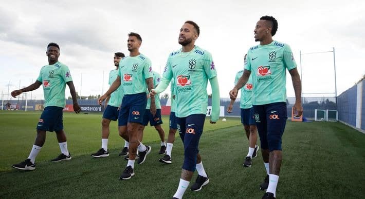 Craque do Brasil se machuca e assusta em treino da Sele&ccedil;&atilde;o Brasileira
