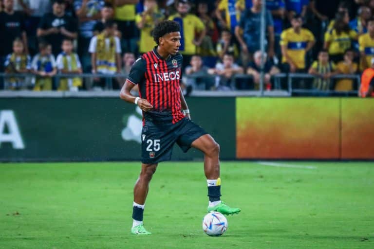 Nice x Angers: jogador &eacute; expulso com nove segundos de partida