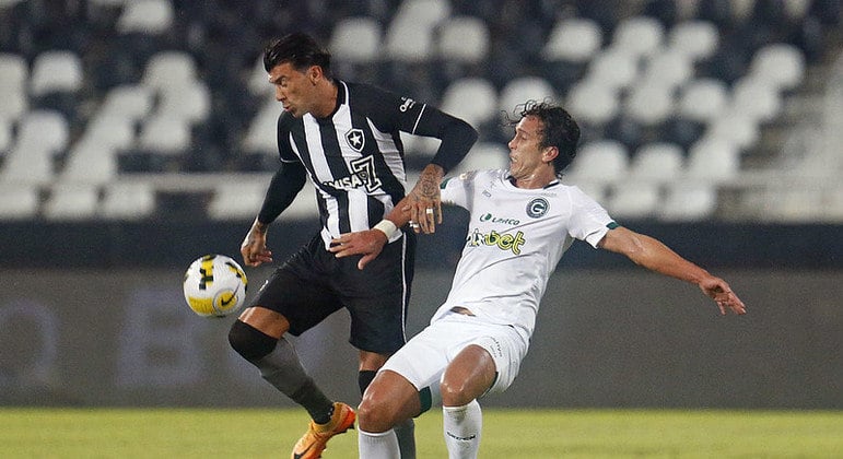 Goi&aacute;s x Botafogo: onde assistir ao vivo, hor&aacute;rio e escala&ccedil;&otilde;es
