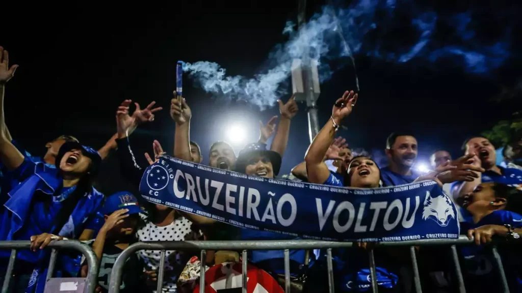 Volta do Cruzeiro &agrave; elite ganha destaque fora do pa&iacute;s