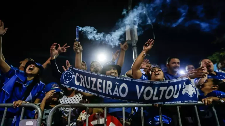 Volta do Cruzeiro &agrave; elite ganha destaque fora do pa&iacute;s