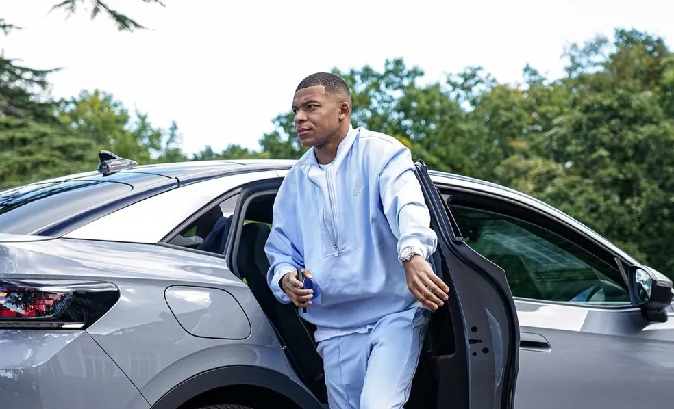 Mbapp&eacute; n&atilde;o participou de fotos junto &agrave; Sele&ccedil;&atilde;o Francesa