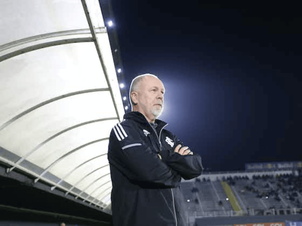 Saiba qual &eacute; ideia de Mano Menezes para experiente meio-campista do Internacional