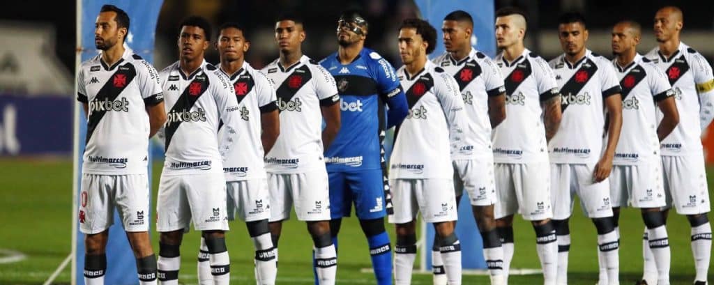 Clube ingl&ecirc;s mira em duas joias do Vasco