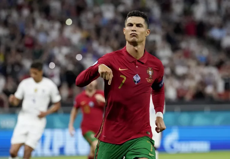 CR7 celebra convoca&ccedil;&atilde;o para sua 5&ordf; Copa do Mundo