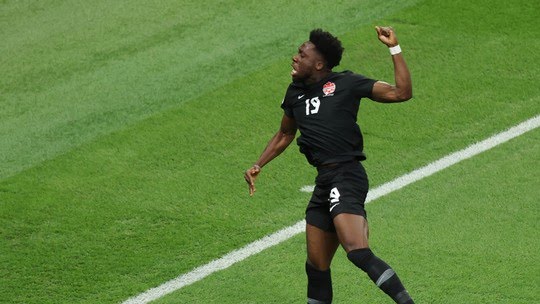Estrela do Bayern de Munique faz hist&oacute;ria para o Canad&aacute; na Copa do Mundo