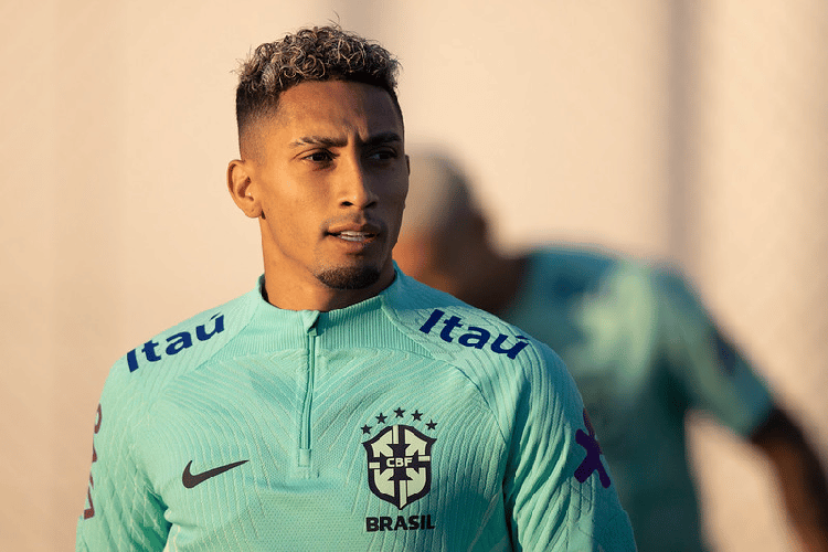 Raphinha sa&iacute; em defesa de Neymar ap&oacute;s comportamento &lsquo;sem no&ccedil;&atilde;o&rsquo; de parte dos brasileiros