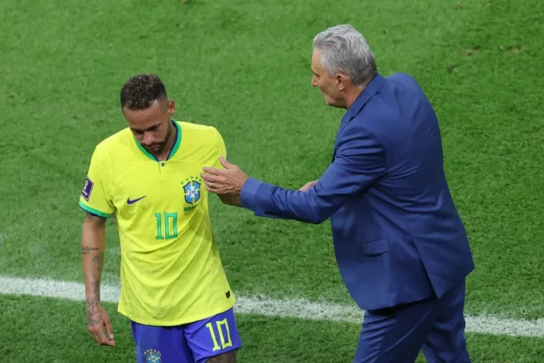 Ap&oacute;s les&atilde;o, Neymar lamenta situa&ccedil;&atilde;o: &ldquo;um dos momentos mais dif&iacute;ceis da minha carreira&rdquo;