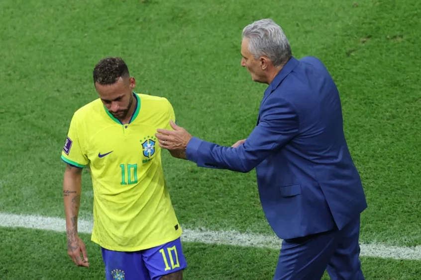 Ap&oacute;s les&atilde;o, Neymar lamenta situa&ccedil;&atilde;o: &ldquo;um dos momentos mais dif&iacute;ceis da minha carreira&rdquo;