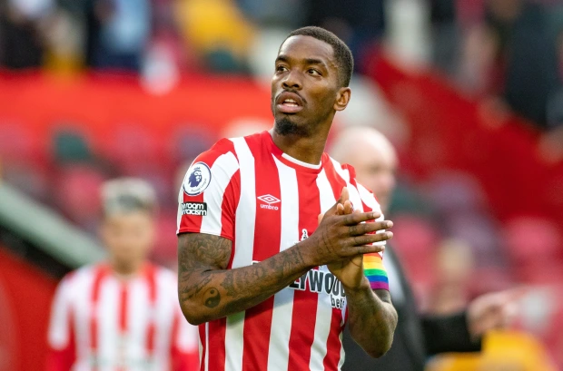 Ivan Toney, do Brentford, tentou amorda&ccedil;ar o The Sun no domingo ao revelar que enfrentou uma investiga&ccedil;&atilde;o de apostas