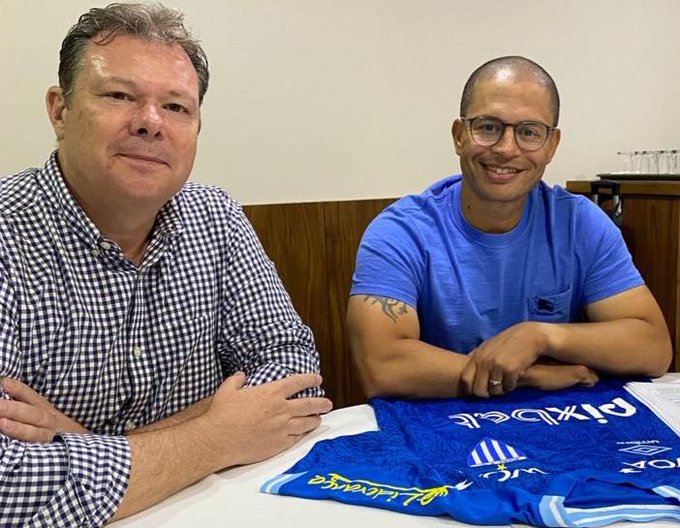 Alex &eacute; o novo treinador do Ava&iacute;
