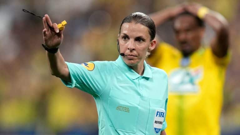 &Aacute;rbitros s&atilde;o desprezados pela FIFA na Copa do Mundo