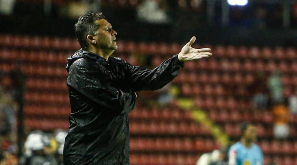 Sport anuncia a sa&iacute;da de Claudinei Oliveira