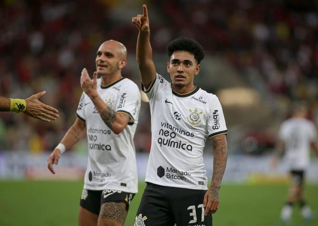 Corinthians vence o Flamengo fora de casa &ndash; veja os melhores momentos