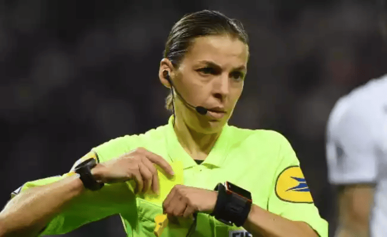 FIFA escala pela 1&ordf; vez uma arbitragem feminina na Copa do Mundo