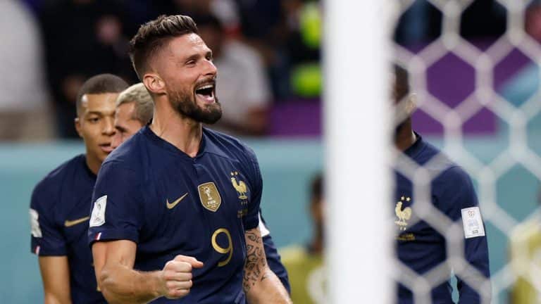 Giroud quebra jejum e marca gol na estreia da Copa do Mundo