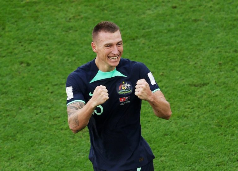 Austr&aacute;lia quebra tabu de 12 anos e vence na Copa do Mundo