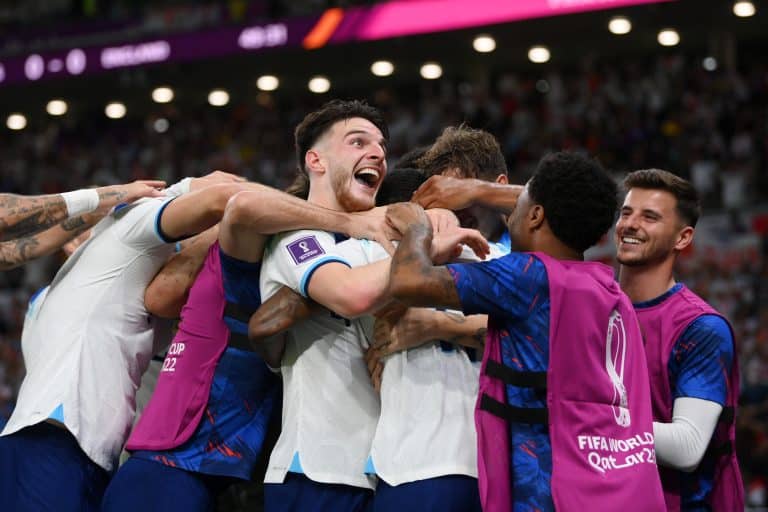 Inglaterra vence cl&aacute;ssico e garante 1&ordm; lugar no grupo: confira os melhores momentos