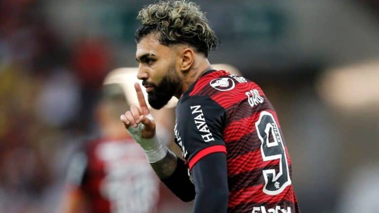 Cicinho detona fala de Gabigol: &ldquo;N&atilde;o &eacute; postura de atleta profissional&rdquo;