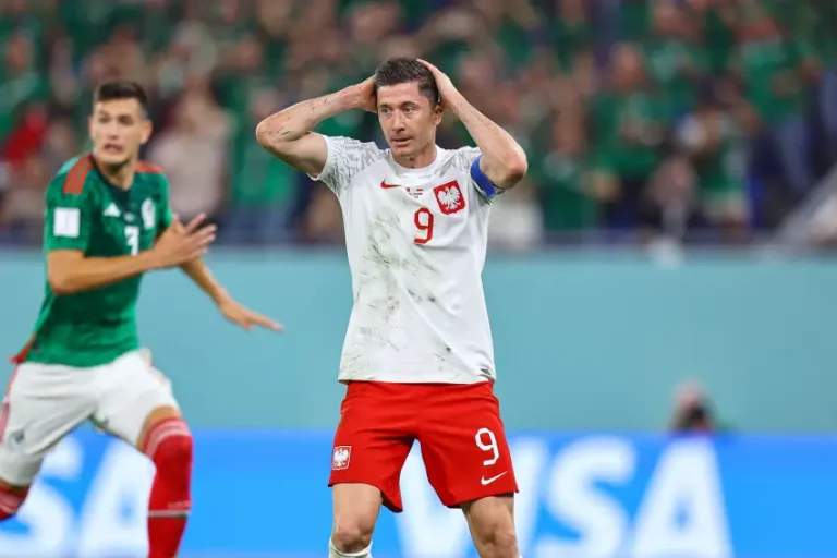 Lewandowski lamenta p&ecirc;nalti perdido na Copa do Mundo