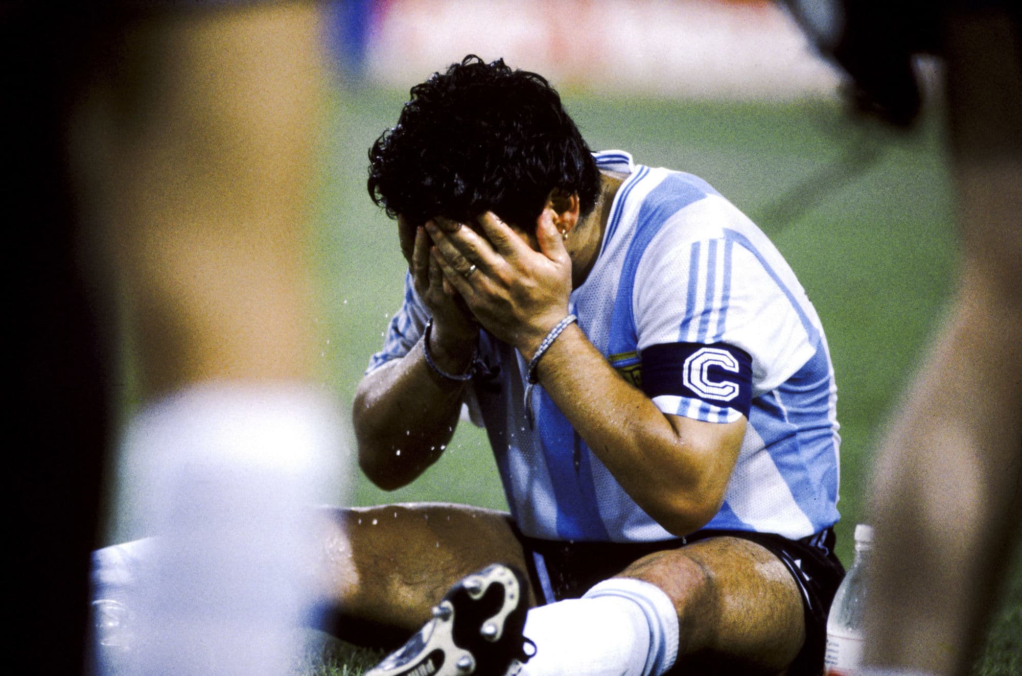 Diego Maradona durante o jogo da copa do mundo de 1990 contra a It&aacute;lia
