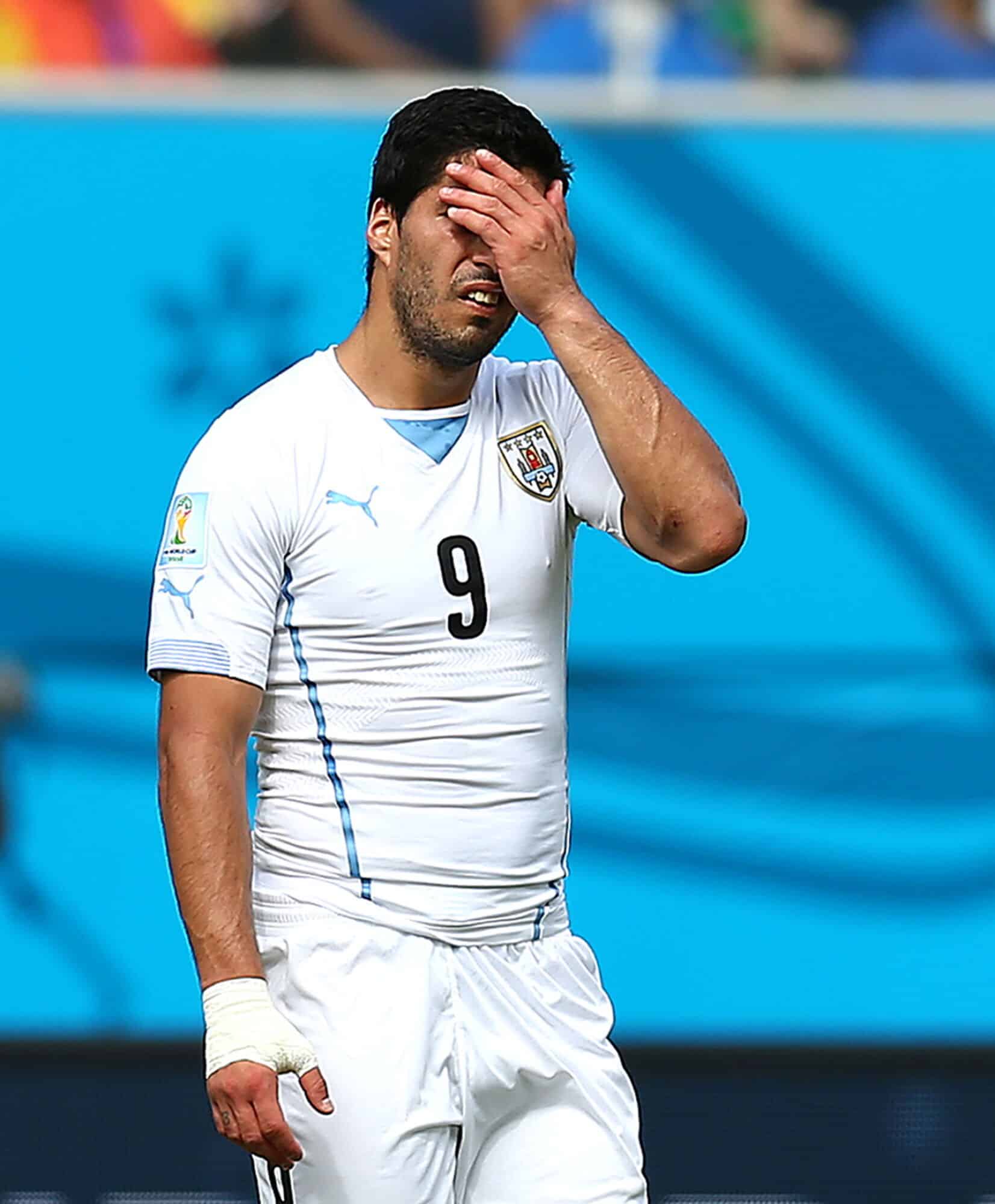 Luis Suarez joga na Copa do Mundo, foto da partida do Uruguai contra It&aacute;lia, em 2014