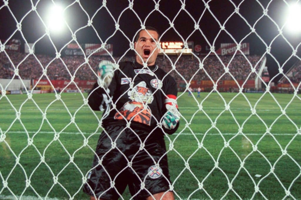 Hist&oacute;rias da Copa do Mundo: Chilavert,  primeiro goleiro a marcar uma falta direta em um mundial (1998)