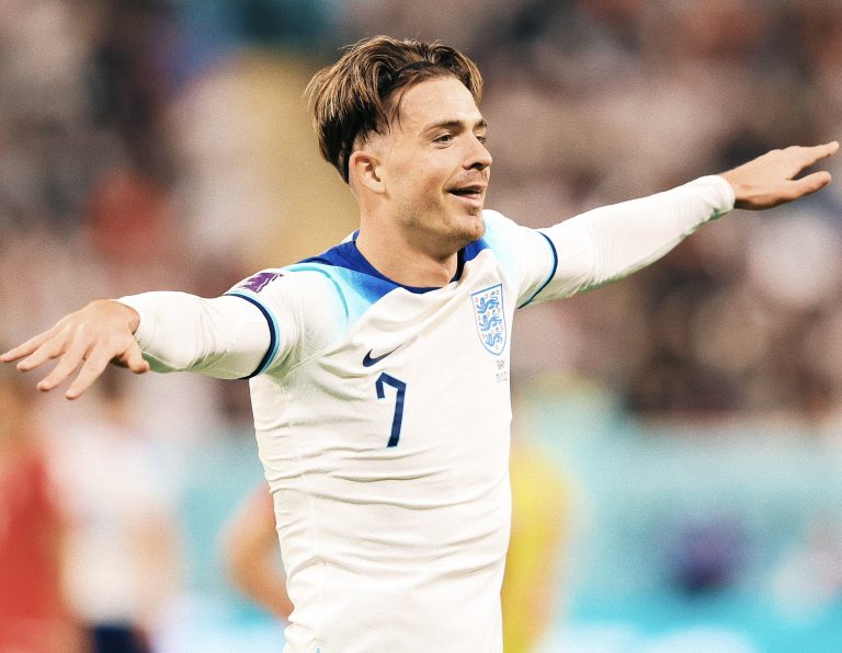 Grealish cumpre promessa a jovem torcedor ingl&ecirc;s