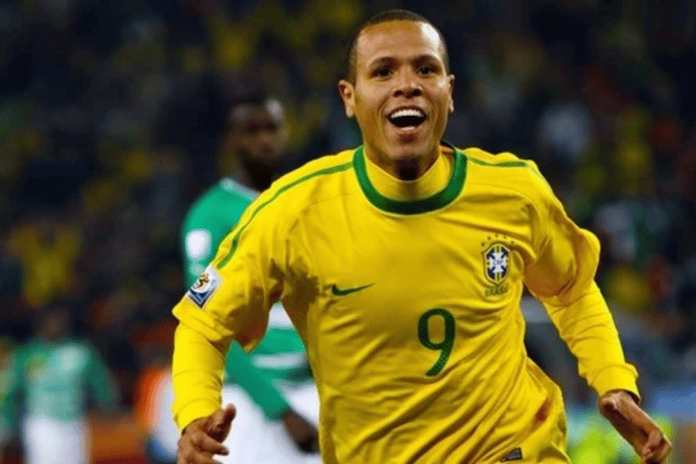 Lu&iacute;s Fabiano &eacute; melhor camisa 9 da sele&ccedil;&atilde;o ap&oacute;s Ronaldo