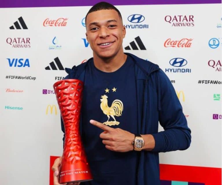 Mbapp&eacute; pode sofrer puni&ccedil;&atilde;o severa da FIFA; confira