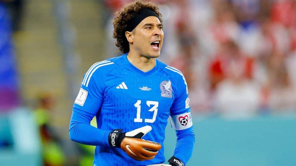 Ochoa escreve seu nome na hist&oacute;ria da Copa do Mundo pelo M&eacute;xico